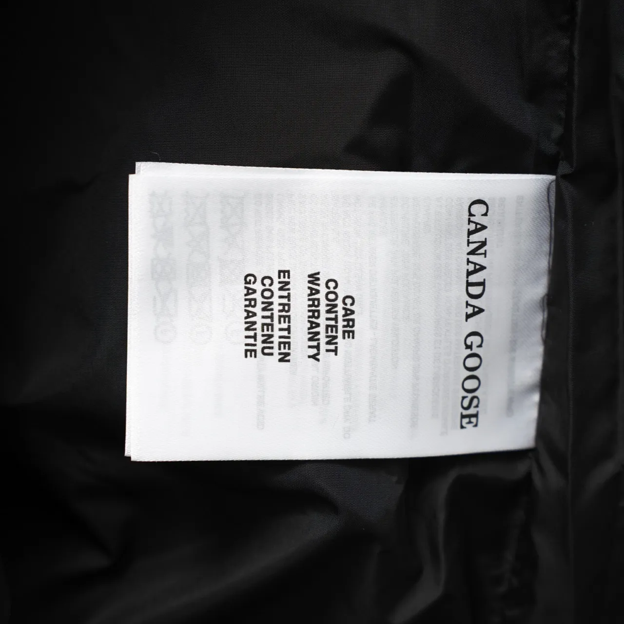 P340 CANADA GOOSE丨Canada Goose slanted pocket stand collar down vest Color: black with red label Size: XS-XXL